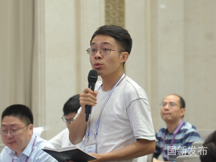 中新社記者