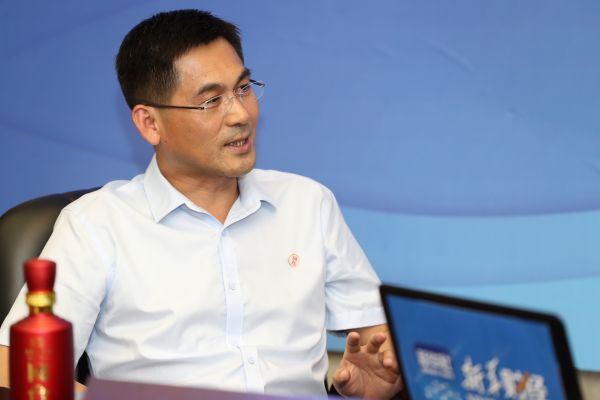（张春新在民族品牌面对面全媒体访谈现场 王吉如 摄）2
