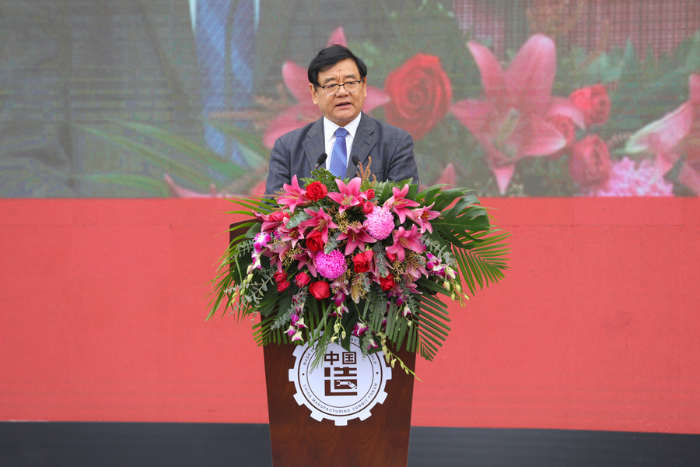 图为中国品牌建设促进会理事长刘平均