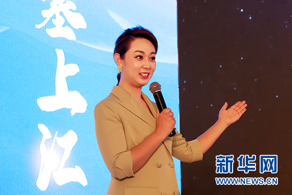 所以人们形象地将宁夏称为星星的故乡……"宁夏旅游形象大使刘宏宇