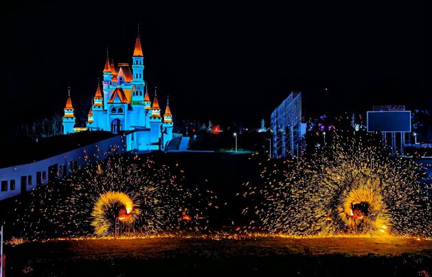 长春天定山消夏灯会10月14日起闭园,长春冰雪新天地12月12日开园